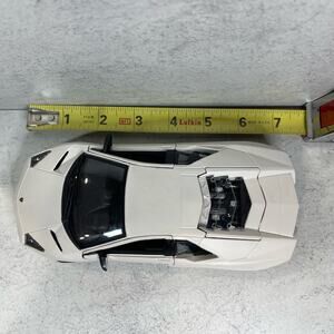 Bburago Lamborghini Reventon 1:24 Scale Diecast Loose Pre-Owned - Chipped paint